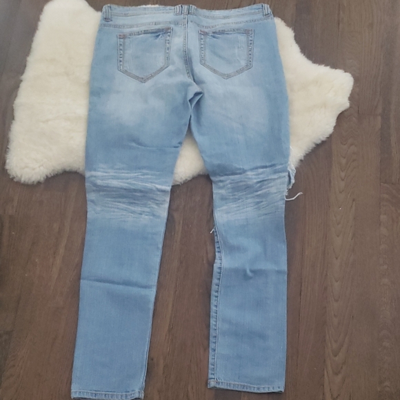 Mossimo Ripped Jeans - Picture 5 of 6